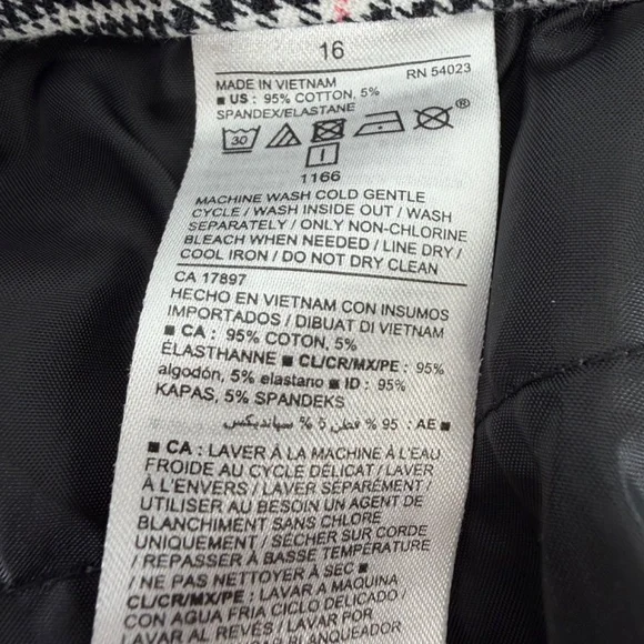 Old Navy Women's Plaid High-rise Pixie Tailored to Bermuda Knee Shorts Size 16 - Picture 7 of 9